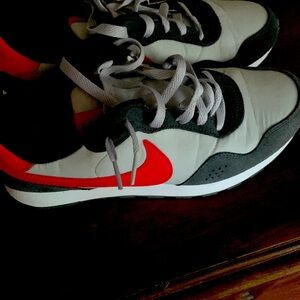 women's tennis shoes